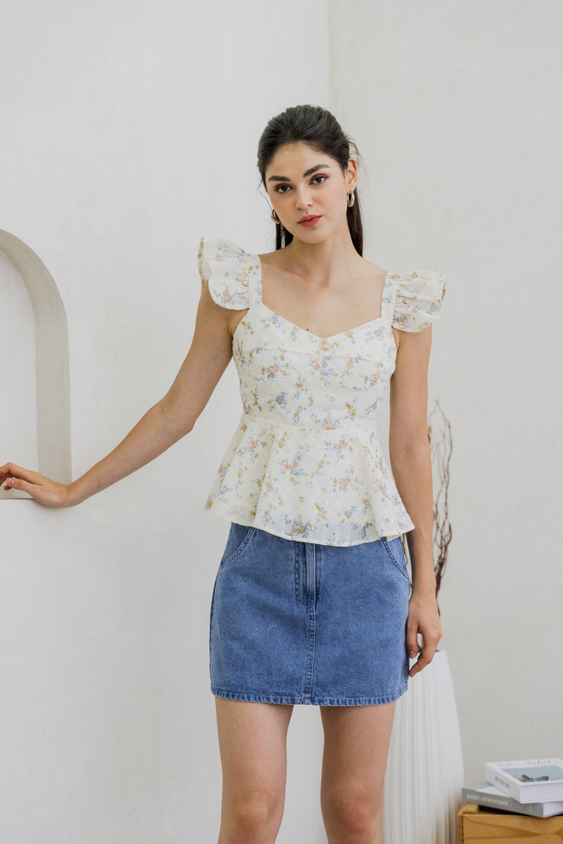 Fiona Eyelet Ruffle Sleeve Top In Cream (XS)