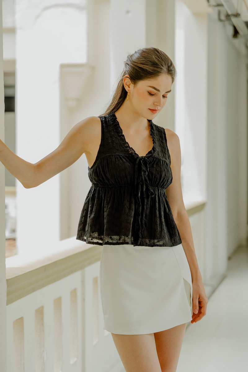 Audrina Eyelet Ribbon Top In Black (XL)