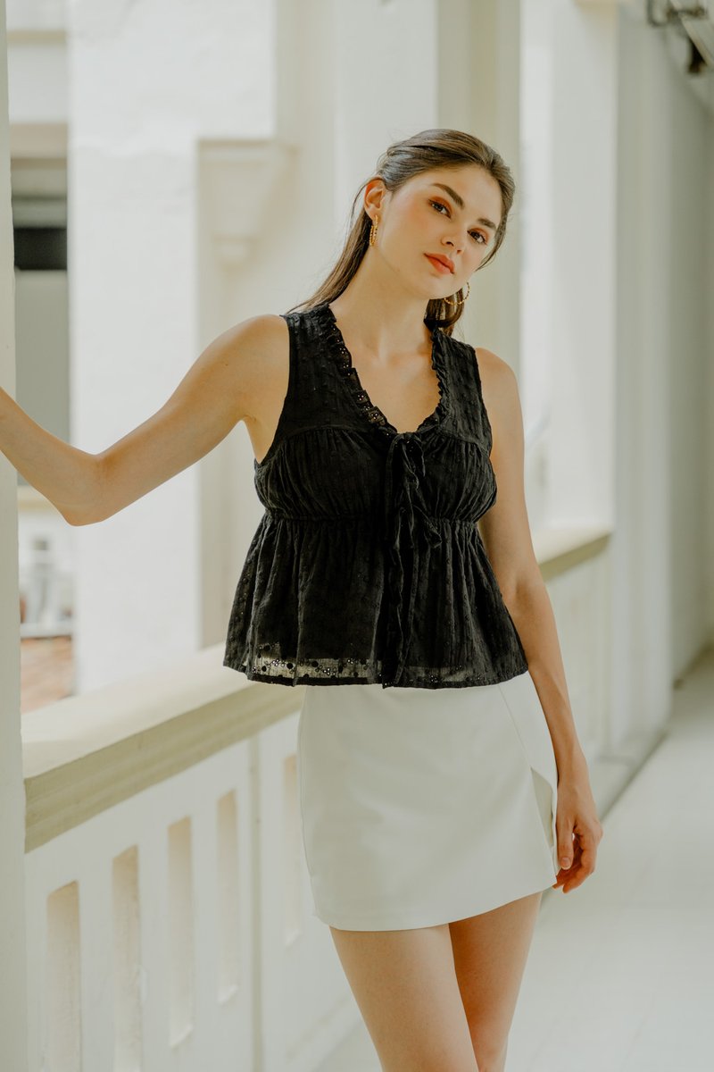 Audrina Eyelet Ribbon Top In Black (XL)