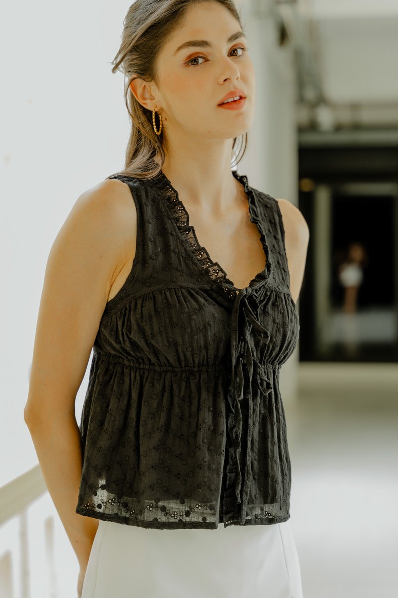 Audrina Eyelet Ribbon Top In Black (XL)