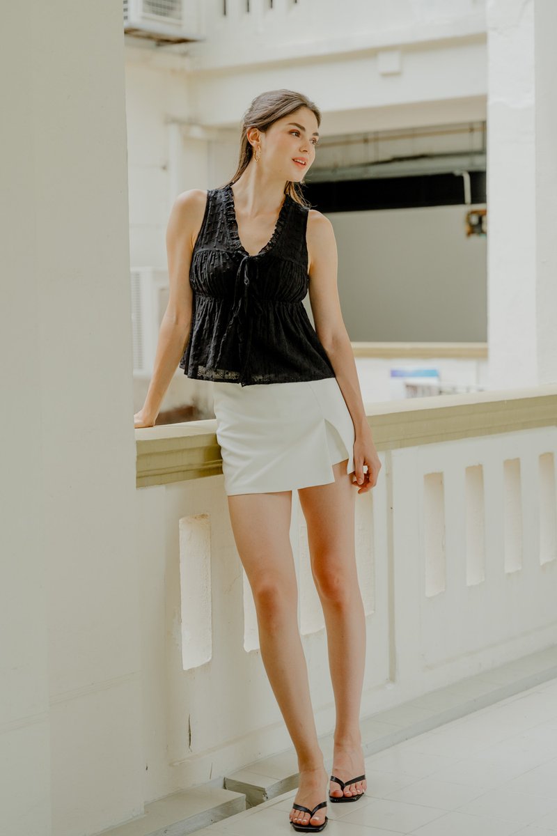 Audrina Eyelet Ribbon Top In Black (XL)