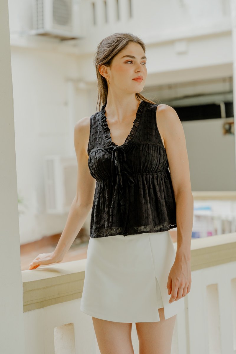 Audrina Eyelet Ribbon Top In Black (XL)