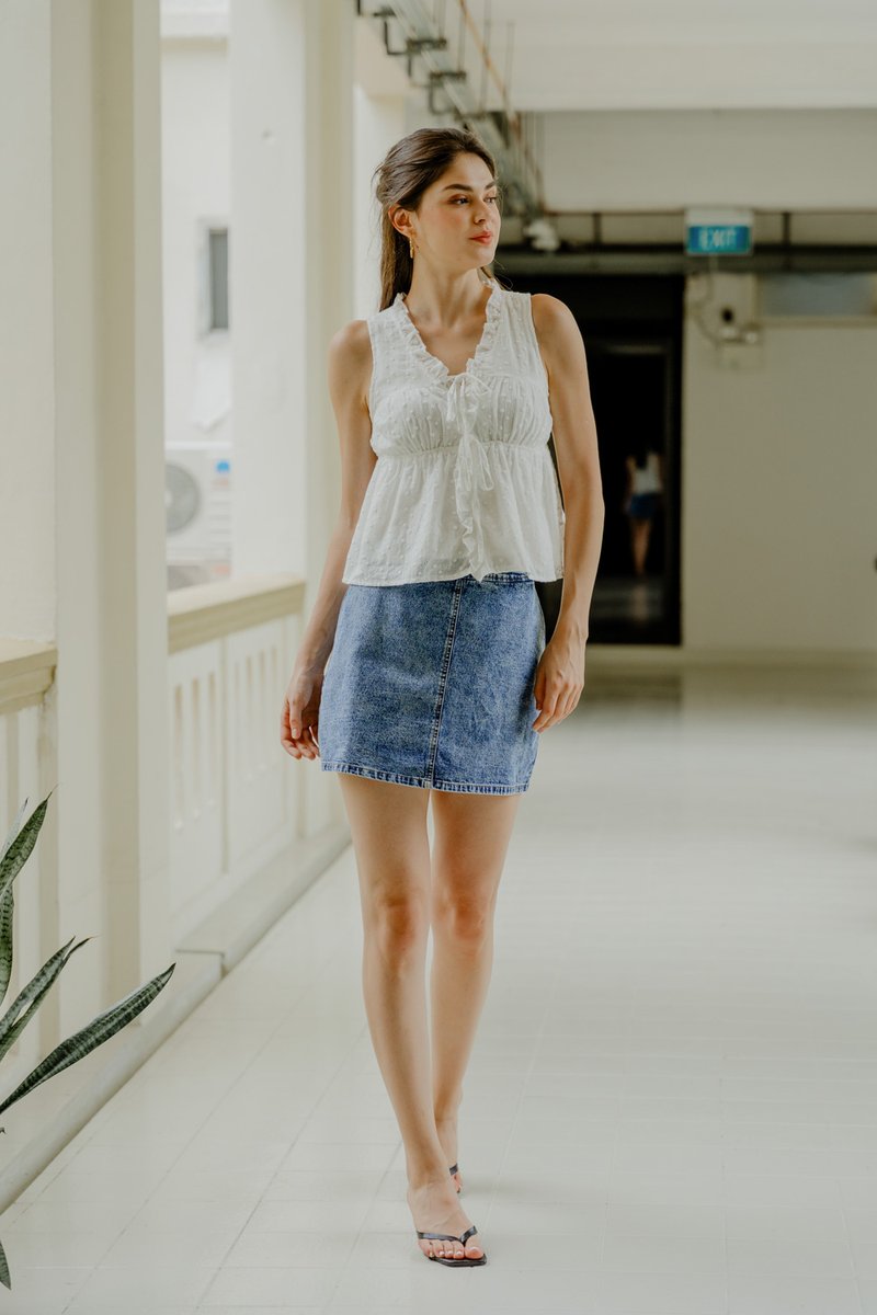Audrina Eyelet Ribbon Top In White (XL)