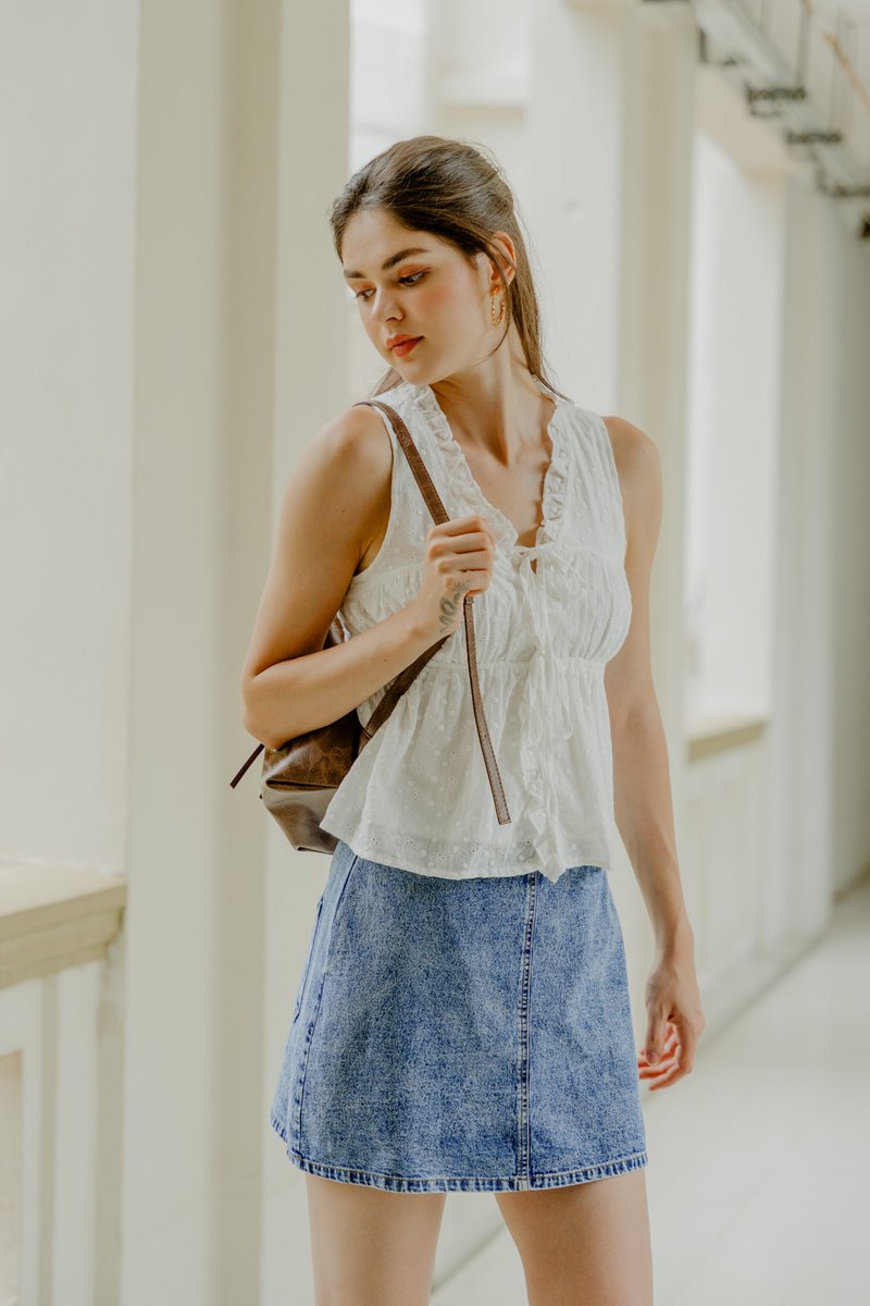 Audrina Eyelet Ribbon Top In White (XL)