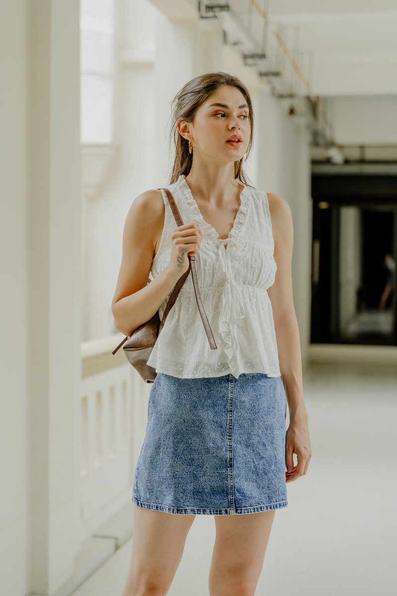 Audrina Eyelet Ribbon Top In White (XL)