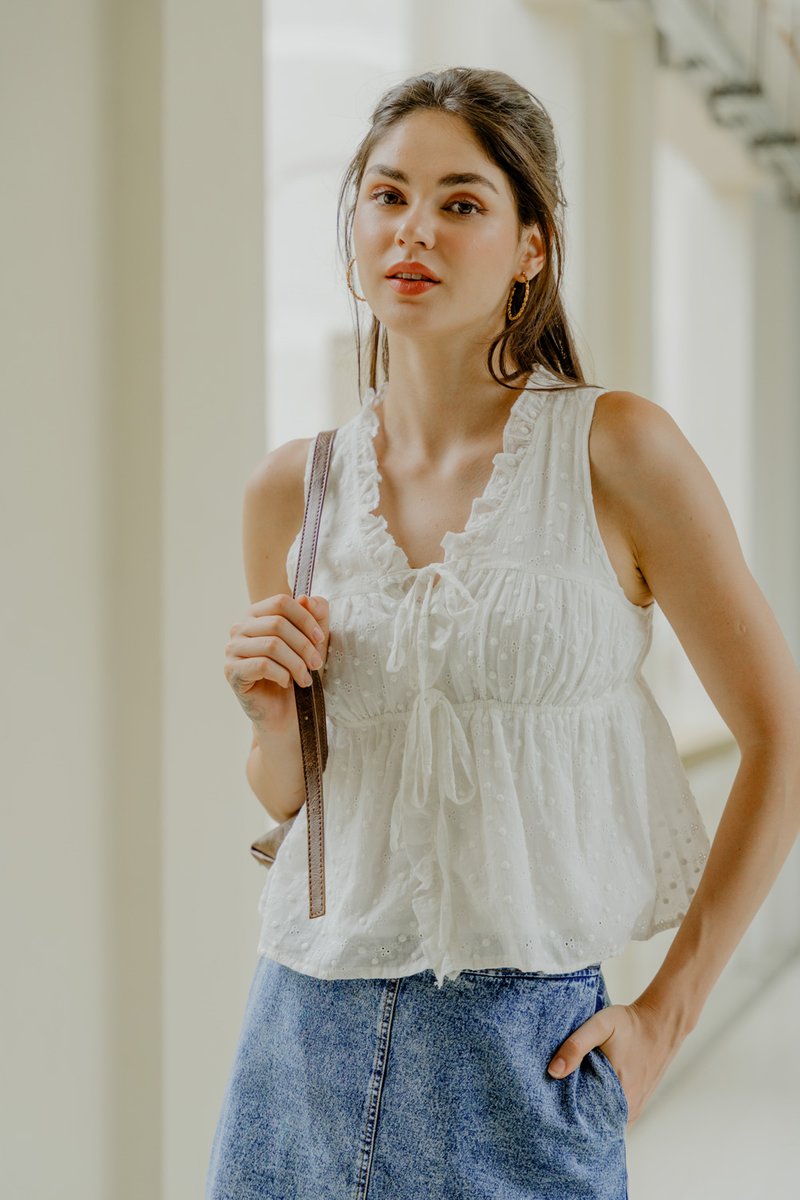 Audrina Eyelet Ribbon Top In White (XL)