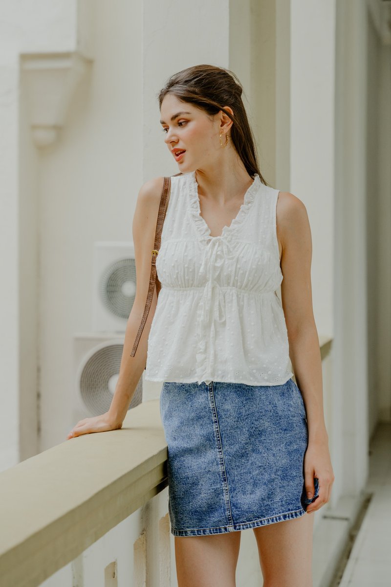 Audrina Eyelet Ribbon Top In White (XL)