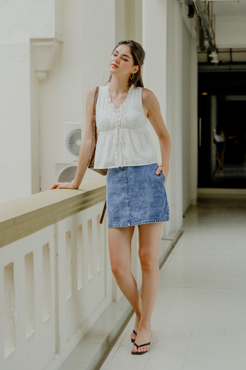 Audrina Eyelet Ribbon Top In White (XL)