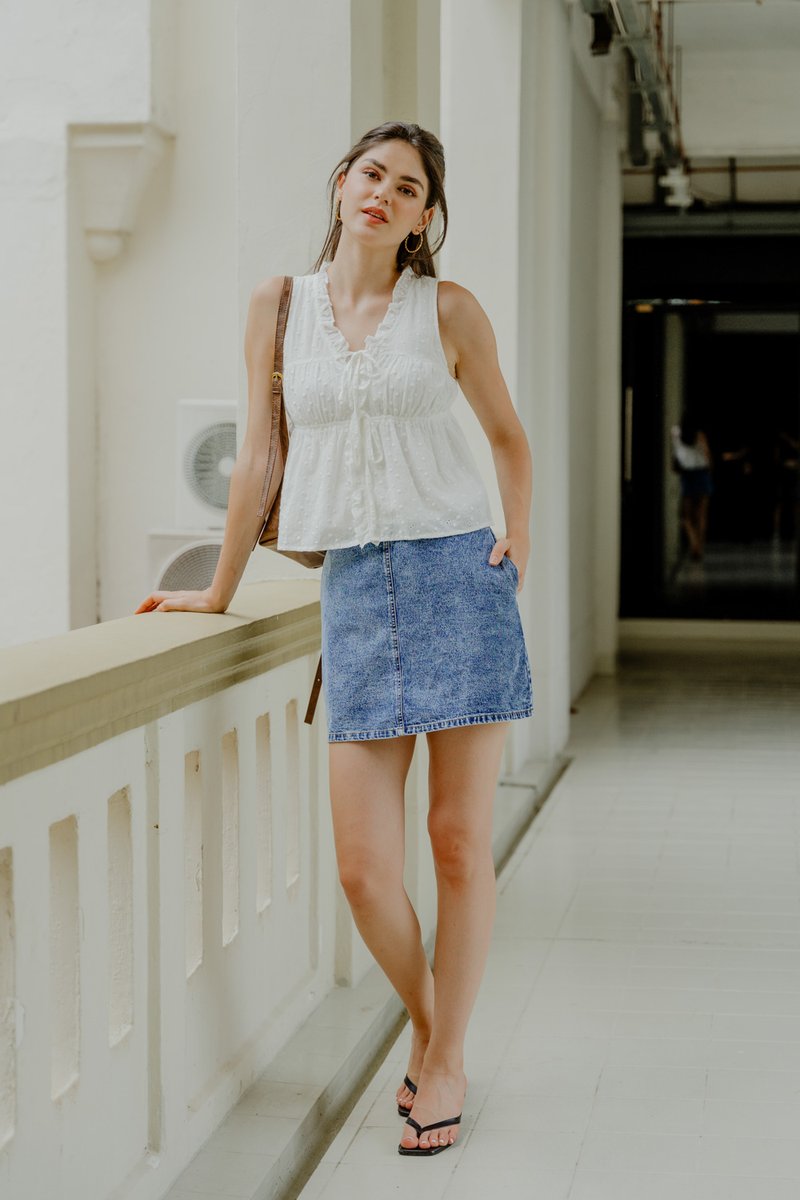 Audrina Eyelet Ribbon Top In White (XL)