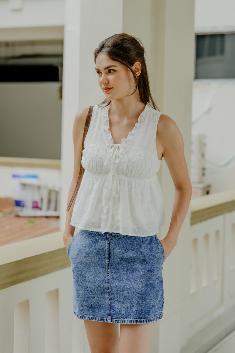 Audrina Eyelet Ribbon Top In White (XL)
