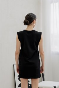 Cassidi Capped Sleeve Basic Dress In Black (XXL)