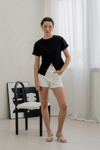 Rae Side Ruched Top In Black (XS)