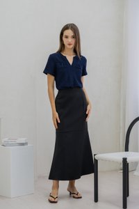 Tomi Textured V Neck Top In Navy (XS)