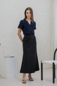 Tomi Textured V Neck Top In Navy (XS)