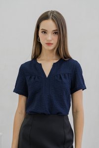 Tomi Textured V Neck Top In Navy (XS)