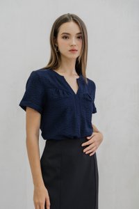 Tomi Textured V Neck Top In Navy (XS)