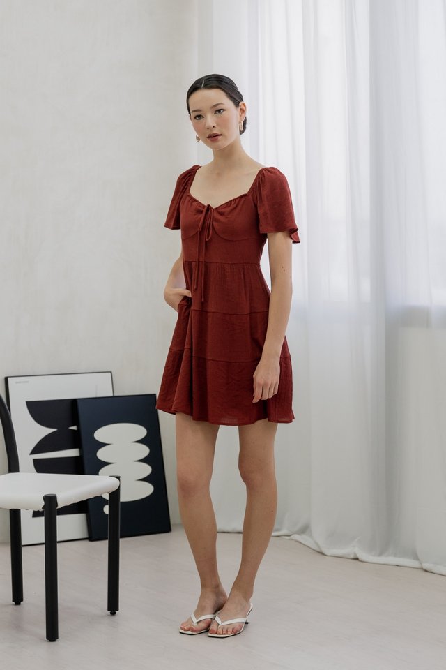 Gracie Textured Tiered Dress In Wine