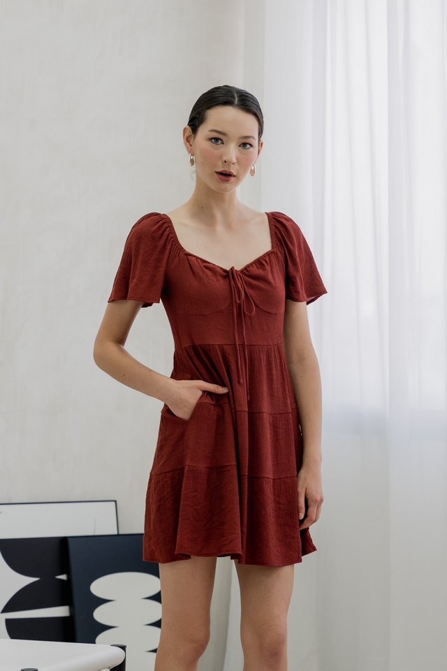 Gracie Textured Tiered Dress In Wine