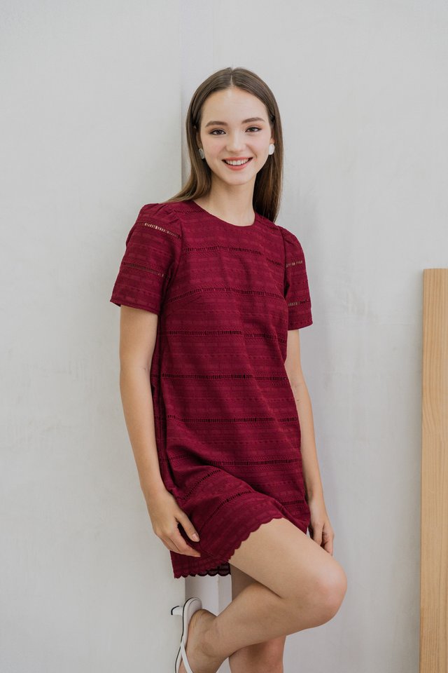 Larissa Eyelet Shift Dress In Wine