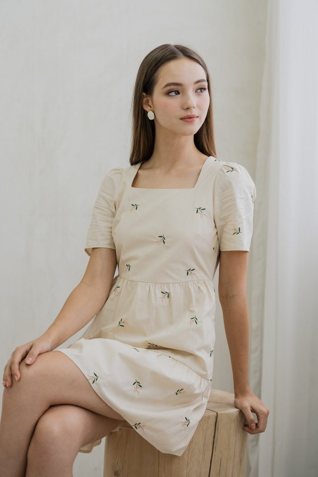 Rosette Floral Embroidered Tiered Dress In Cream