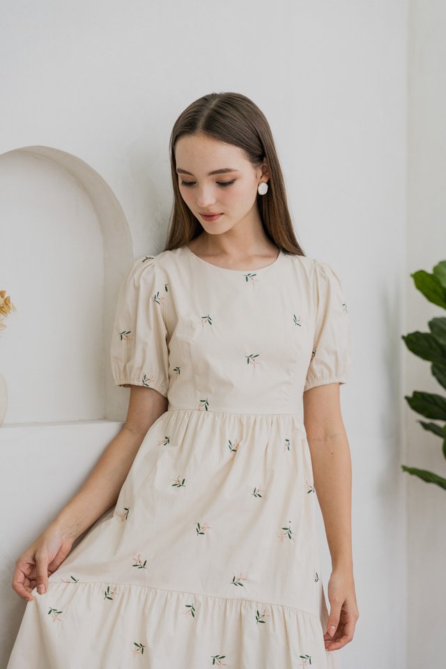 Rosette Floral Embroidered Maxi Dress In Cream