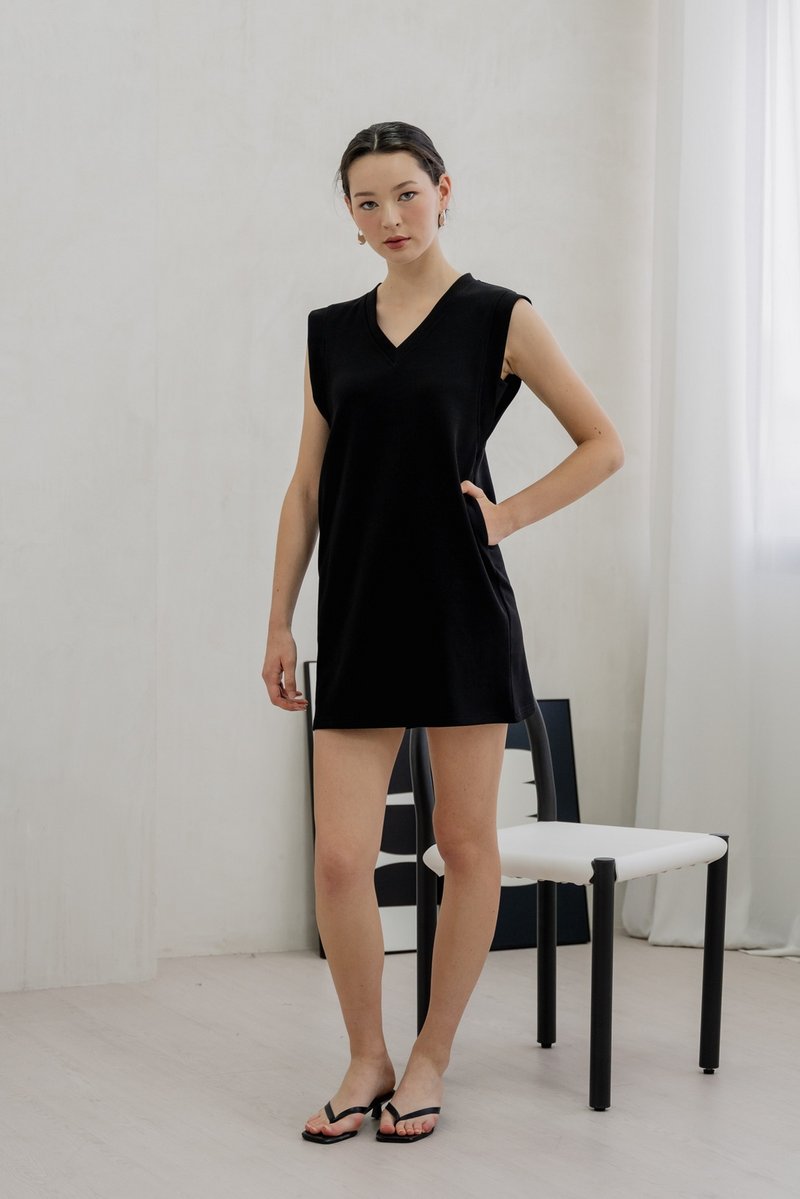 Cassidi Capped Sleeve Basic Dress In Black (XXL)