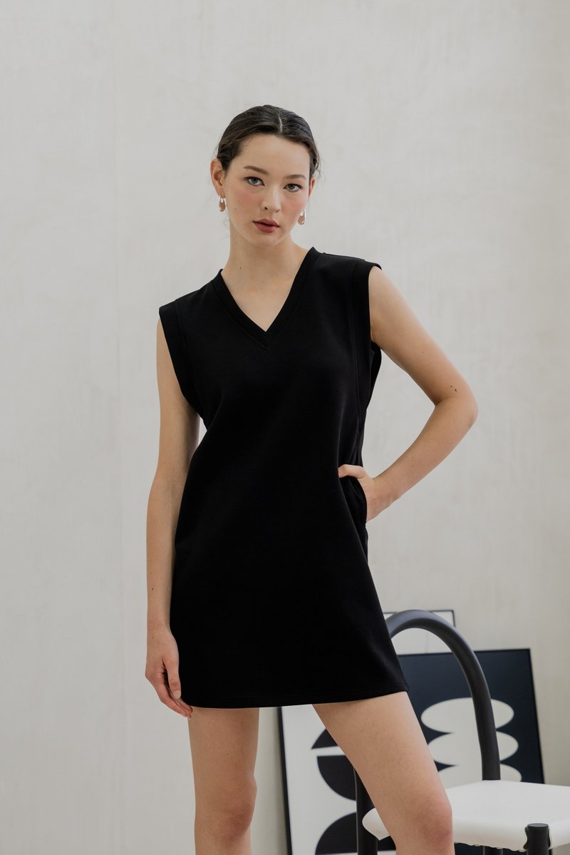 Cassidi Capped Sleeve Basic Dress In Black (XXL)