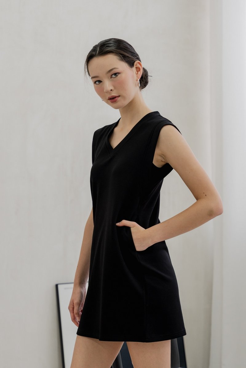 Cassidi Capped Sleeve Basic Dress In Black (XXL)