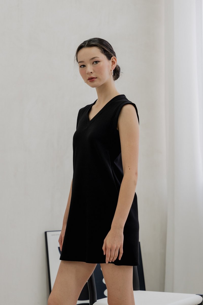 Cassidi Capped Sleeve Basic Dress In Black (XXL)
