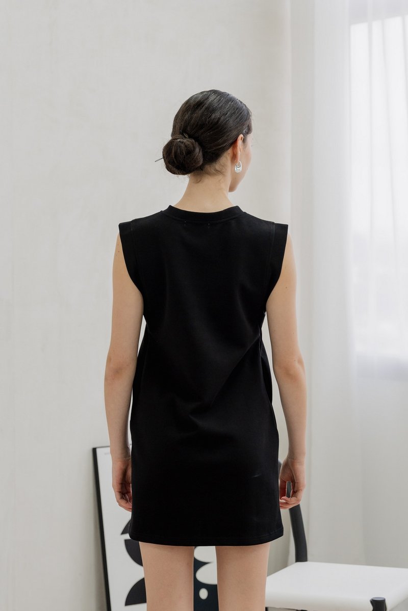 Cassidi Capped Sleeve Basic Dress In Black (XXL)