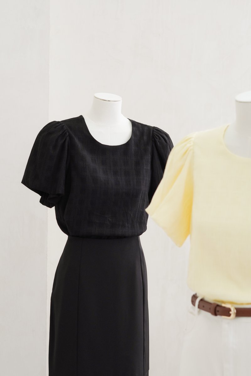 Paula Textured Puffed Sleeved Top In Black (XS)