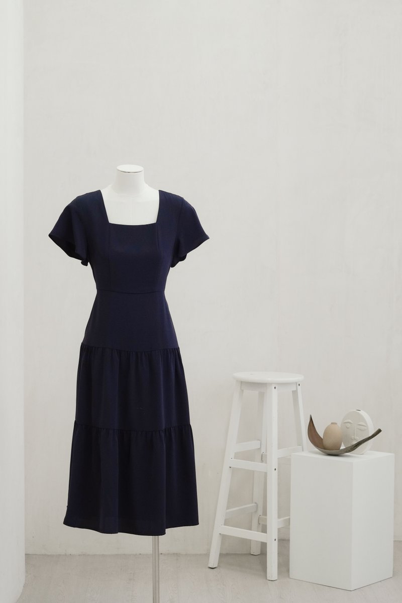 Faron Flare Sleeve Tiered Midi Dress In Navy (XS)