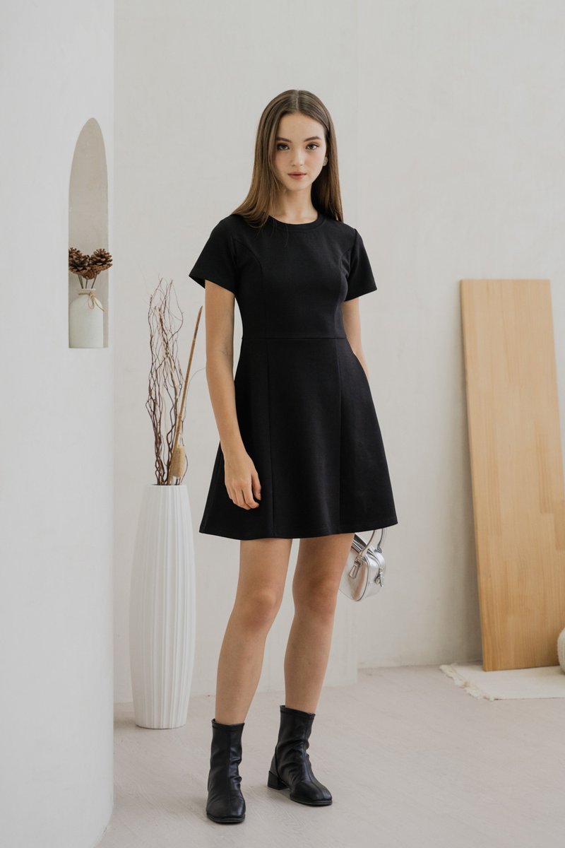 Carmen Panelled Dress In Black (XS)