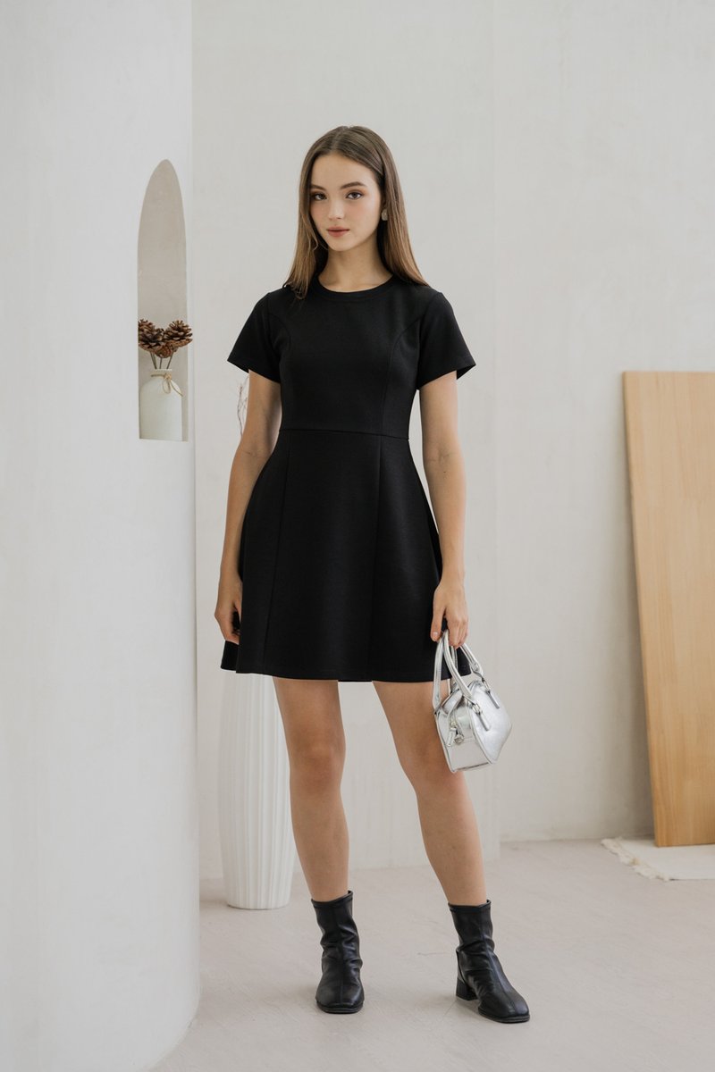 Carmen Panelled Dress In Black (XS)