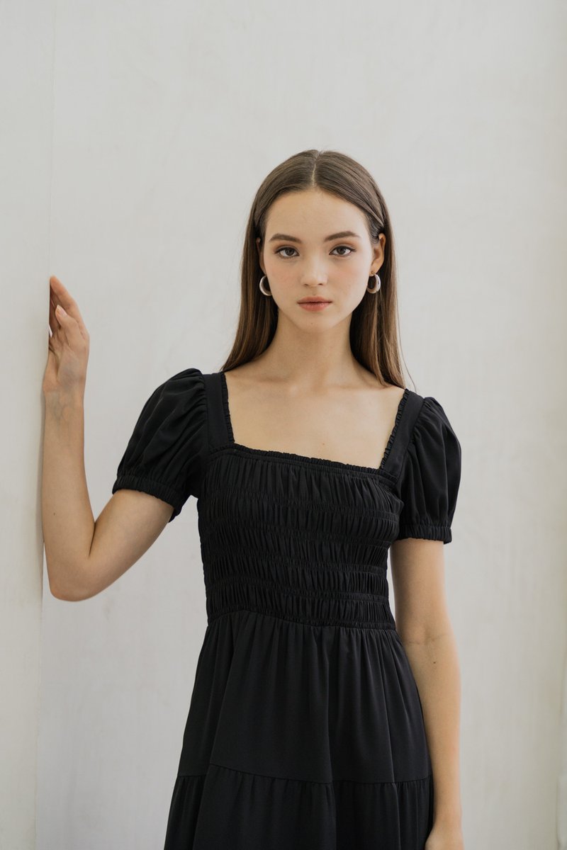 Shyla Smocked Tiered Maxi Dress In Black (XS)