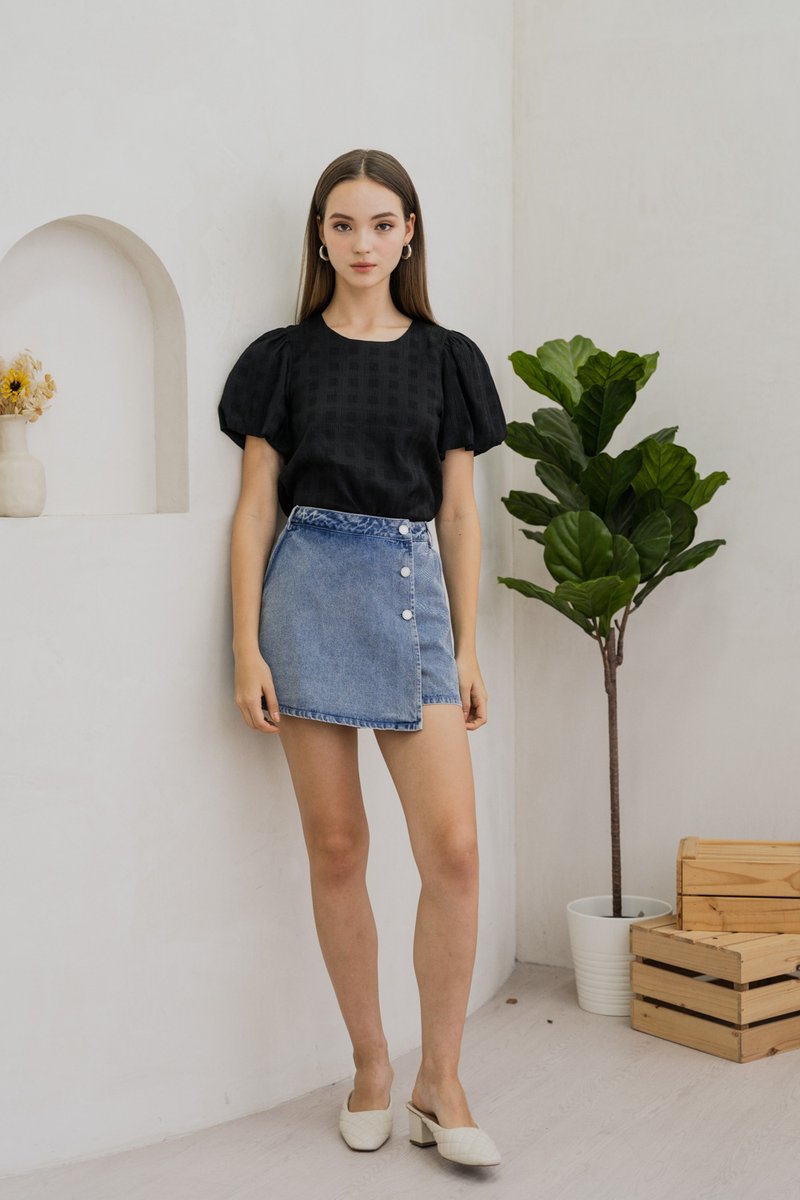 Paula Textured Puffed Sleeved Top In Black (XS)