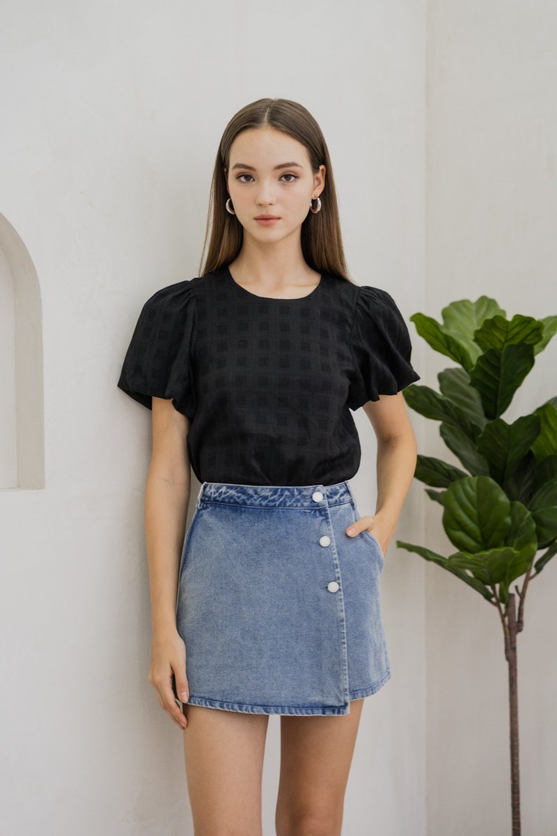 Paula Textured Puffed Sleeved Top In Black (XS)