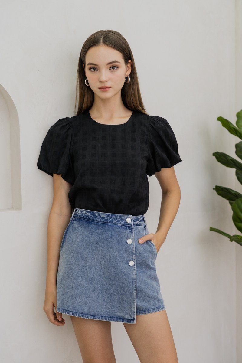 Paula Textured Puffed Sleeved Top In Black (XS)