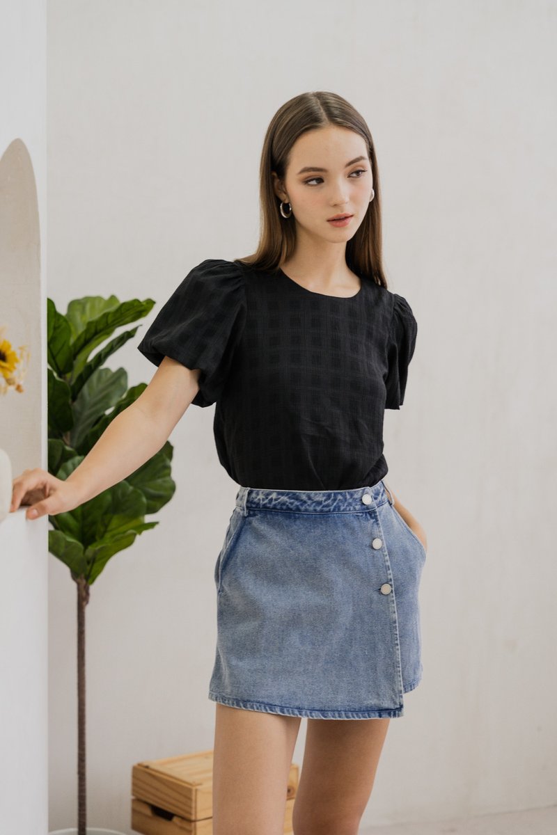 Paula Textured Puffed Sleeved Top In Black (XS)