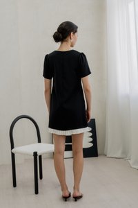 Britney Pleat Hem Bow Dress In Black (XS)