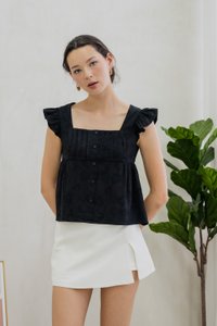 Everly Embroidery Pleat Top In Black (XS)