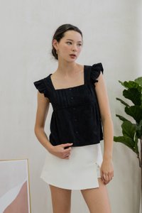 Everly Embroidery Pleat Top In Black (XS)
