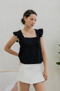 Everly Embroidery Pleat Top In Black (XS)