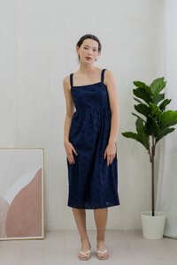 Elle Eyelet Midi Dress In Navy (XS)