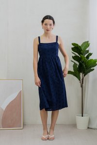 Elle Eyelet Midi Dress In Navy (XS)