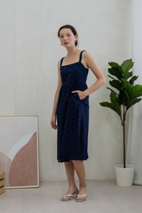 Elle Eyelet Midi Dress In Navy (XS)