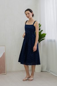 Elle Eyelet Midi Dress In Navy (XS)