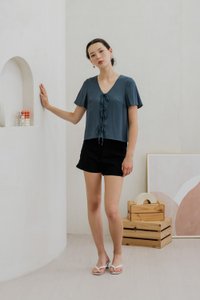 Tiera Textured Tie Ribbon Top In Gunmetal