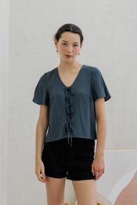 Tiera Textured Tie Ribbon Top In Gunmetal