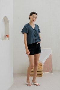 Tiera Textured Tie Ribbon Top In Gunmetal
